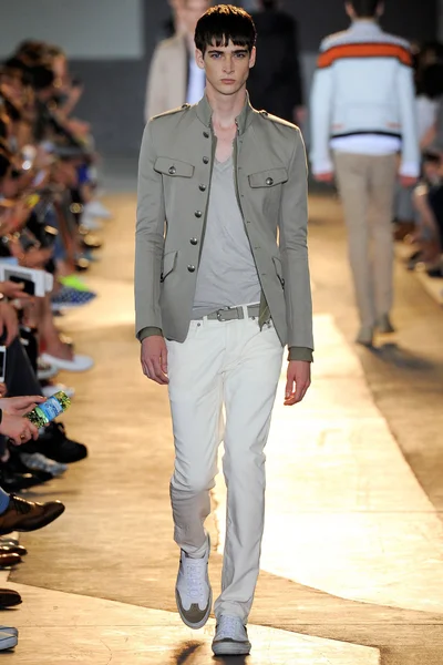 Look 14